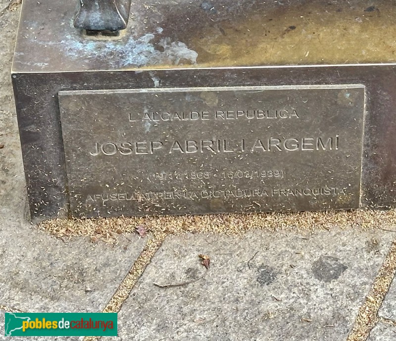 Mataró - Escultura <i>La Cadira de l'Alcalde</i>