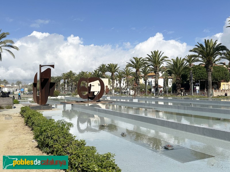 Salou - Passeig Jaume I. Escultures mòbils de Pablo Bruera