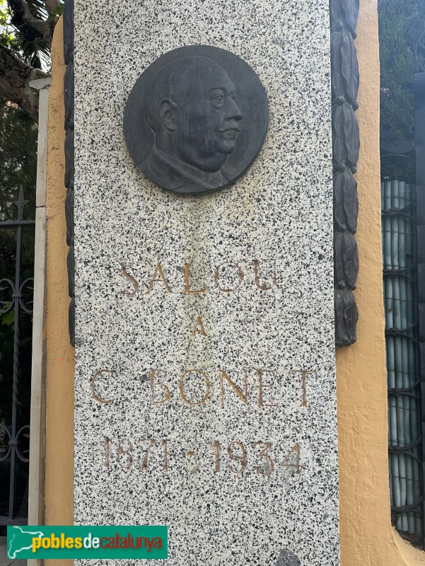 Casa Bonet o Voramar. Placa dedicada a Ciríac Bonet