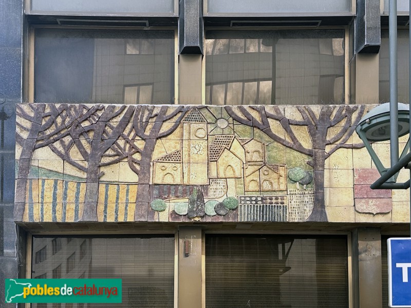 Tarragona - Edifici Caixa Tarragona. Mural ceràmic de Julio Bono