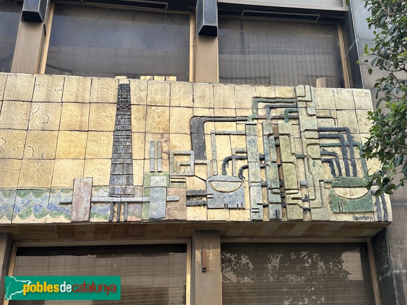 Tarragona - Edifici Caixa Tarragona. Mural ceràmic de Julio Bono