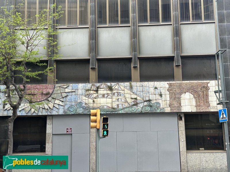 Tarragona - Edifici Caixa Tarragona. Mural ceràmic de Julio Bono