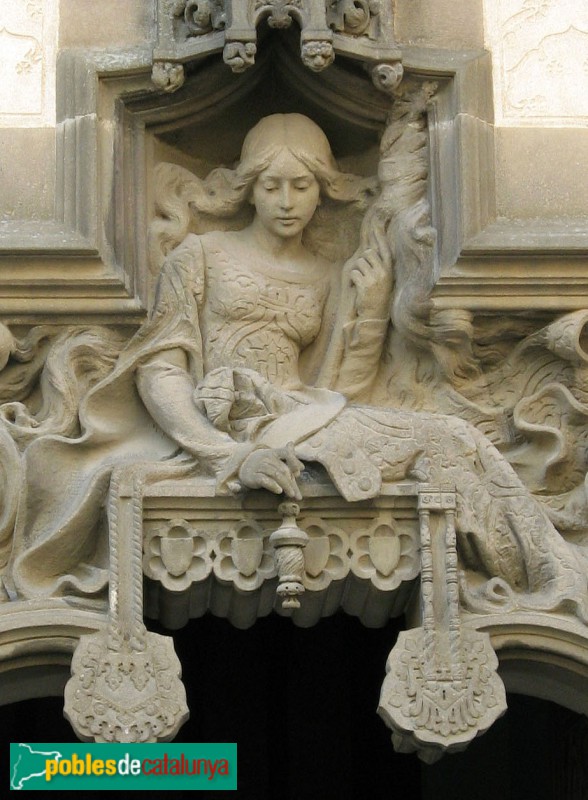 Mataró - Casa Coll i Regàs. Escultura
