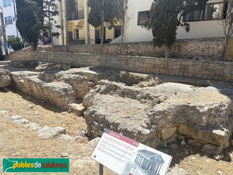 Tarragona - Fòrum de la colònia. Fonaments del temple capitolí (Foto: Albert Esteves, 2025) Tarragona - Fòrum de la colònia. Fonaments del temple capitolí