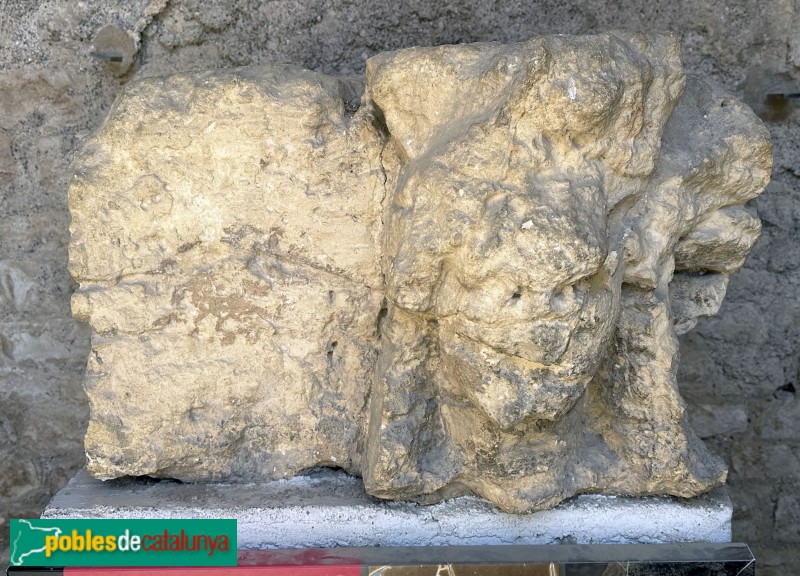 Tarragona - Fòrum de la colònia. restes de l'altar de les victòries (Foto: Albert Esteves, 2025) Tarragona - Fòrum de la colònia. restes de l'altar de les victòries