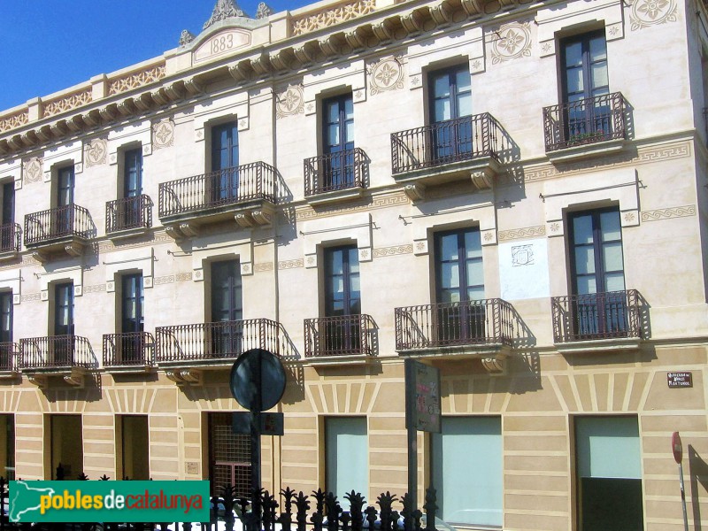 Vilanova i la Geltrú - Casa del Marqués de Castrofuerte (Foto: Albert Esteves, 2006) Vilanova i la Geltrú - Casa del Marqués de Castrofuerte