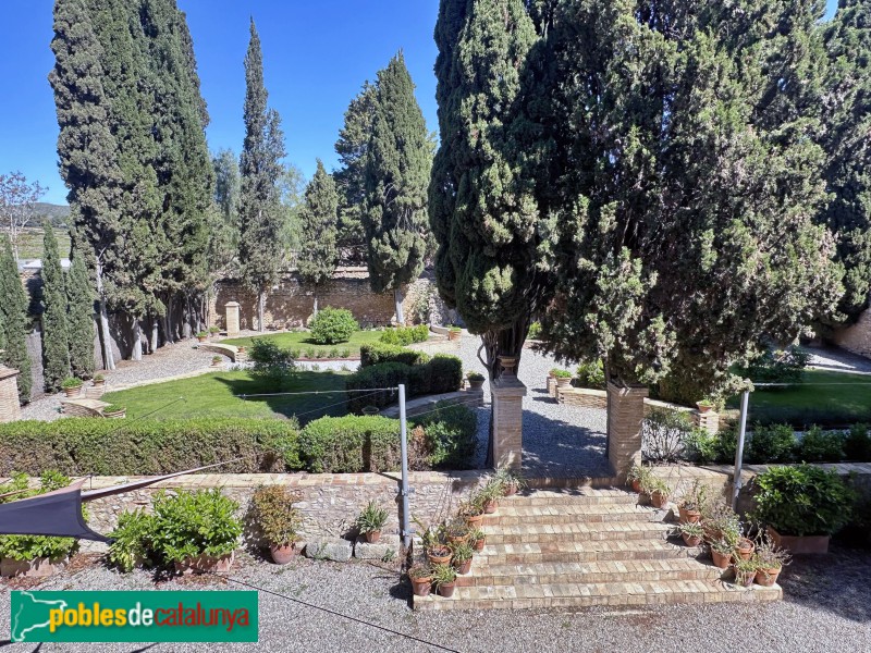Vilanova i la Geltrú - Masia d'en Cabanyes. Jardí (Foto: Albert Esteves, 2025) Vilanova i la Geltrú - Masia d'en Cabanyes. Jardí