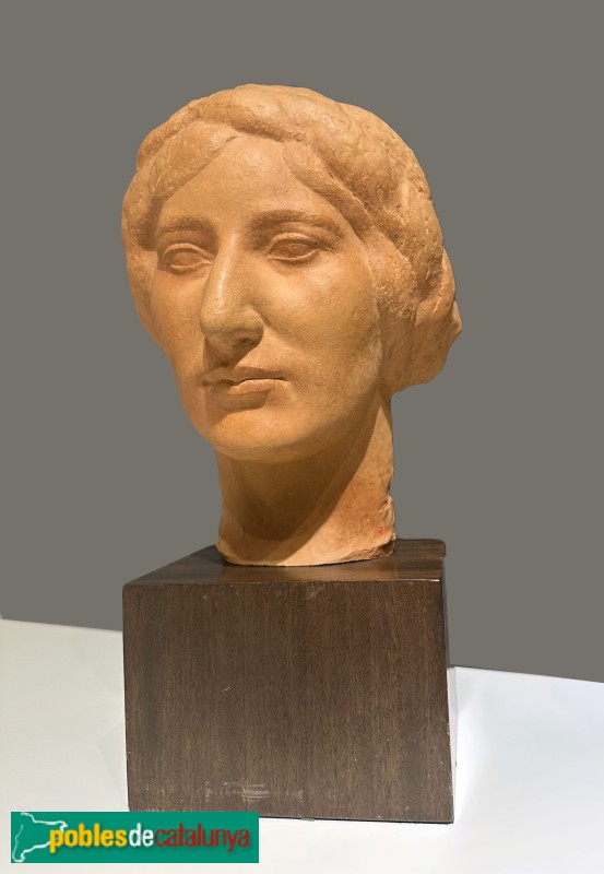 Biblioteca-Museu Víctor Balaguer - Enric Casanovas <i>Bust femení</i>, 1910-1920. Argila