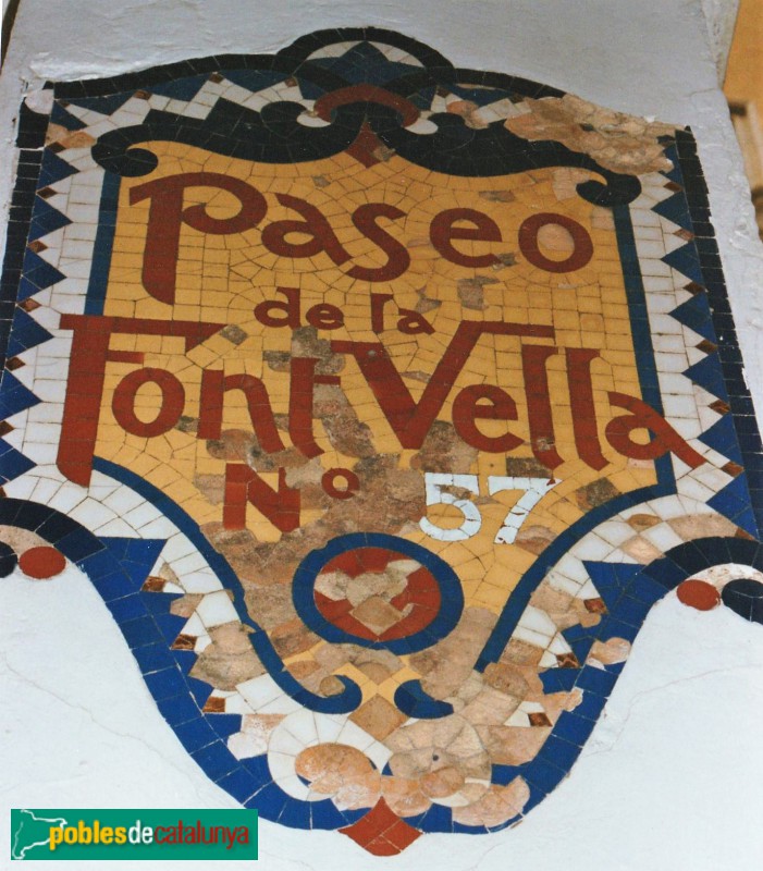 Mosaic a la columna del portal exterior de la Torre dels Bojos, enderrocat