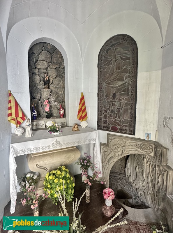 Caldes d'Estrac - Capella de la Cova de la Mare de Déu del Remei (3)