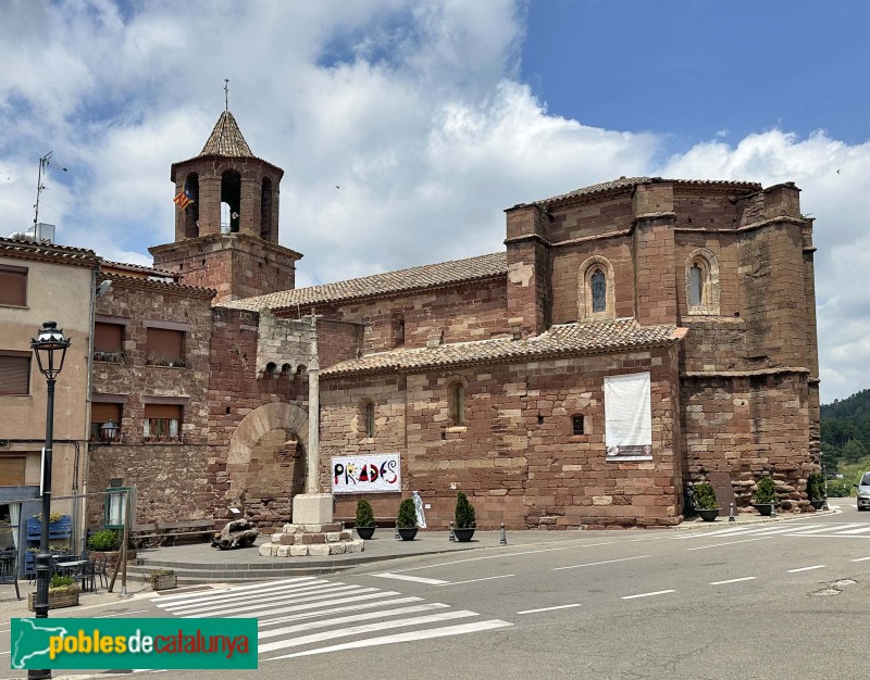 Prades - L'església com a part de la muralla