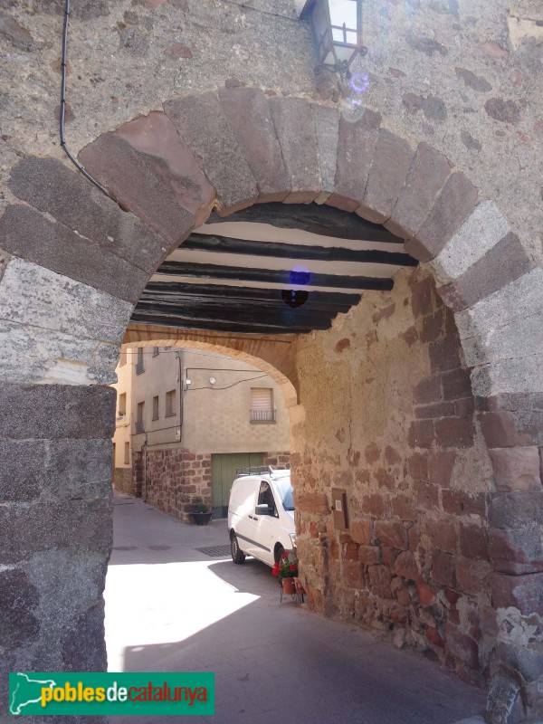 Prades - Muralla. Portal del Pont