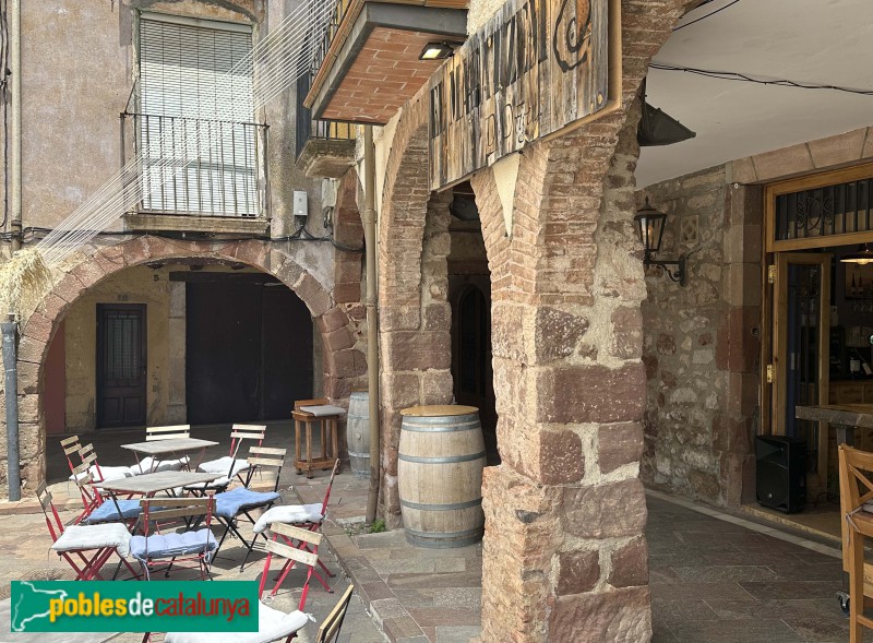 Prades - Porxos de la plaça Major