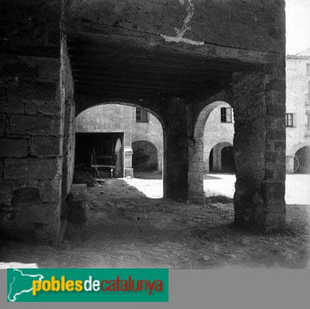 Prades - Porxos de la plaça Major