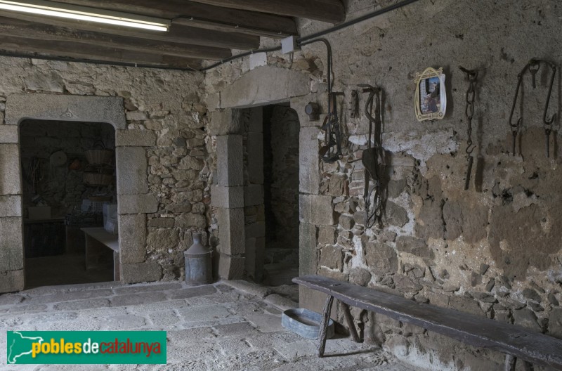 Girona - Can Barril (Foto: <i>Raül Costal -invarquit.gencat.cat-</i>, 2023) Girona - Can Barril