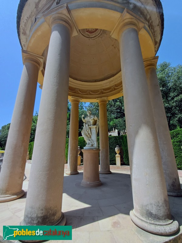 Barcelona - Jardins del Laberint d'Horta. Templet de Dànae
