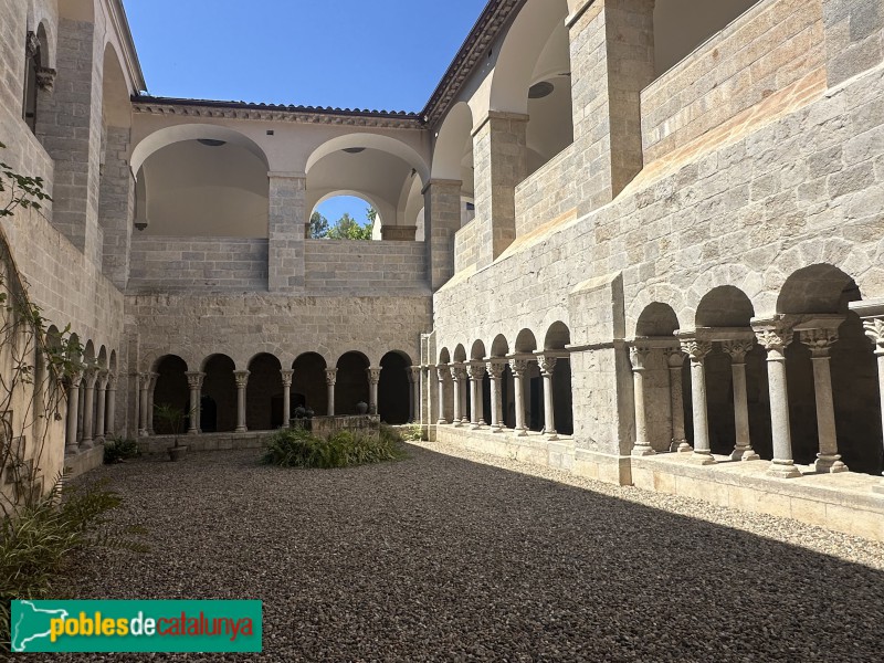 Girona - Monestir de Sant Daniel. Claustre