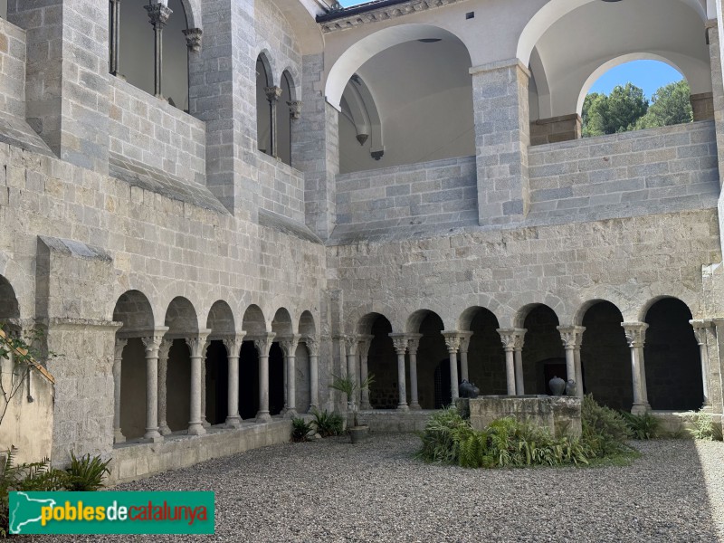 Girona - Monestir de Sant Daniel. Claustre