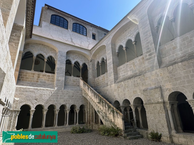 Girona - Monestir de Sant Daniel. Claustre