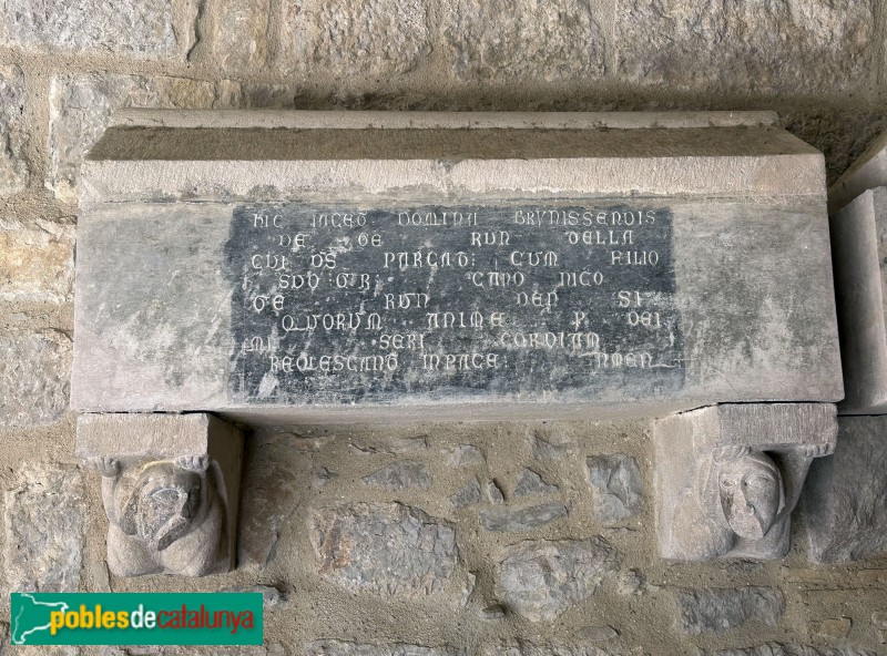 Girona - Monestir de Sant Daniel. Ossari al claustre (segle XIV)