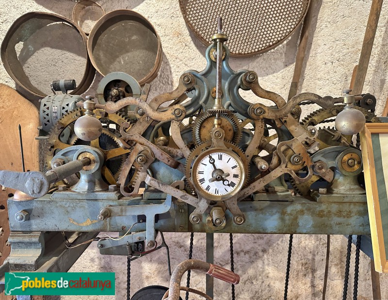 Sant Climent de LLobregat - Mecanisme de l'antic rellotge del campanar (Foto: Albert Esteves, 2025) Sant Climent de LLobregat - Mecanisme de l'antic rellotge del campanar