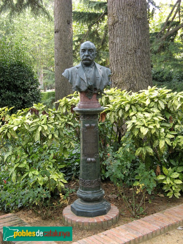 Argentona - Can Garí. Jardins - Bust de Josep Garí (Foto: Albert Esteves, 2007) Argentona - Can Garí. Jardins - Bust de Josep Garí