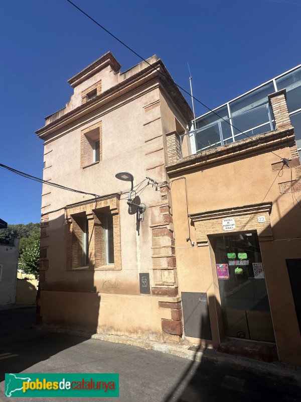 Sant Climent de Llobregat - Cal Serret (antiga escola) (Foto: Albert Esteves, 2025) Sant Climent de Llobregat - Cal Serret (antiga escola)