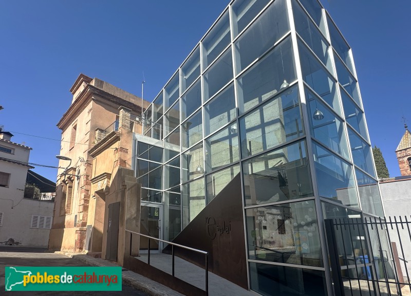 Sant Climent de Llobregat - Cal Serret (antiga escola) (Foto: Albert Esteves, 2025) Sant Climent de Llobregat - Cal Serret (antiga escola)