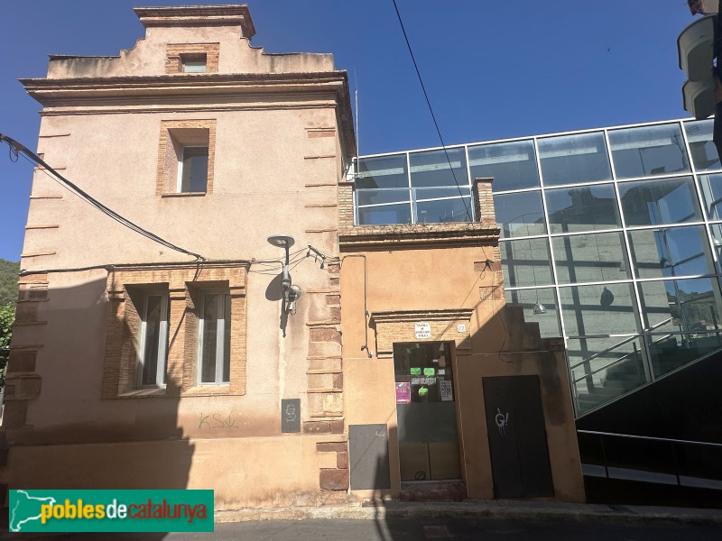 Sant Climent de Llobregat - Cal Serret (antiga escola) (Foto: Albert Esteves, 2025) Sant Climent de Llobregat - Cal Serret (antiga escola)