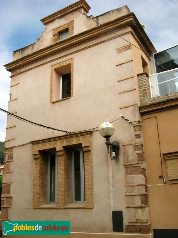 Sant Climent de Llobregat - Cal Serret (antiga escola) (Foto: Albert Esteves, 2009) Sant Climent de Llobregat - Cal Serret (antiga escola)