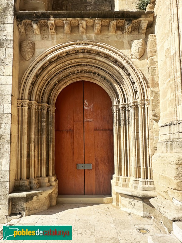 Lleida - Seu Vella. Porta de la capella de Jesús o de Sescomes