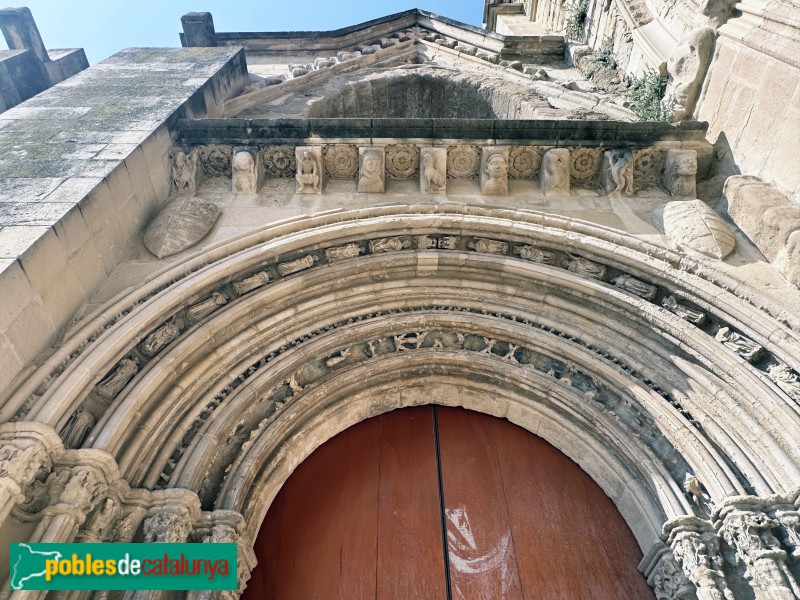 Lleida - Seu Vella. Porta de la capella de Jesús o de Sescomes