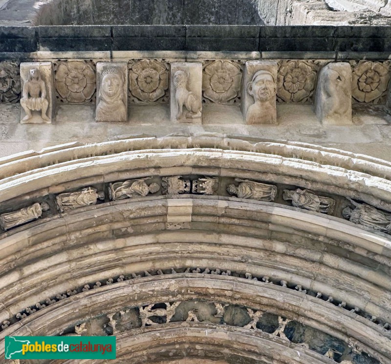Lleida - Seu Vella. Porta de la capella de Jesús o de Sescomes