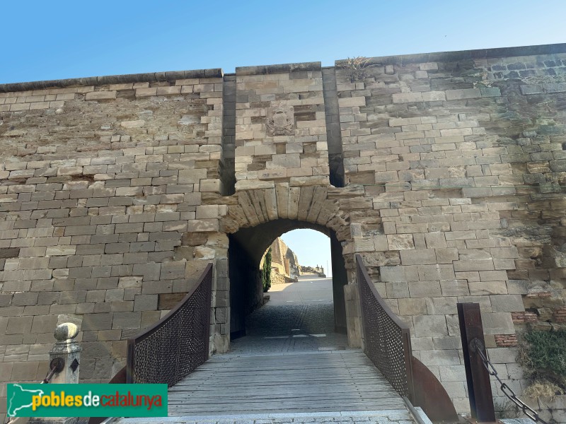 Lleida - La Suda. Porta del recinte de la Seu
