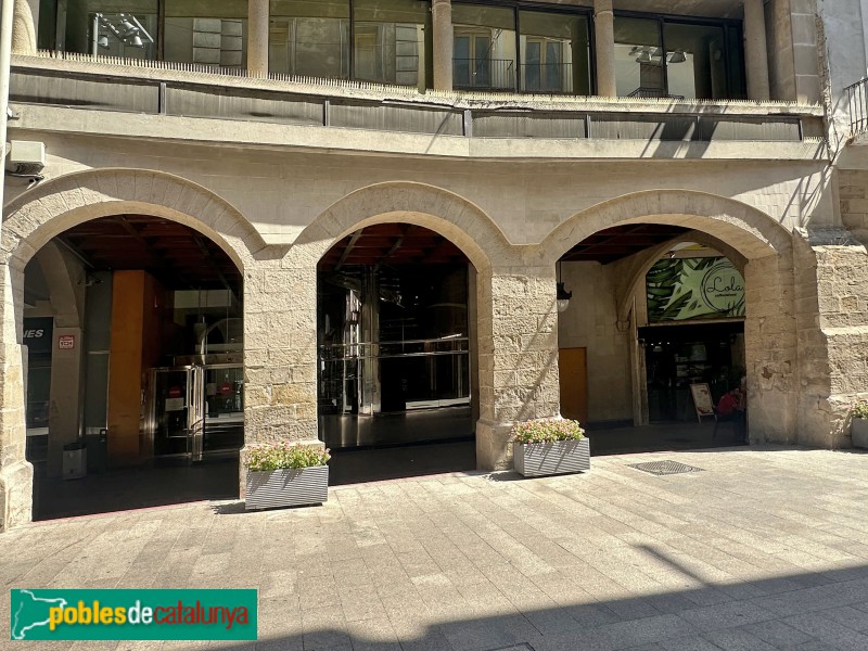 Lleida - Porxos de la plaça de la Paeria (Foto: Albert Esteves, 2025) Lleida - Porxos de la plaça de la Paeria