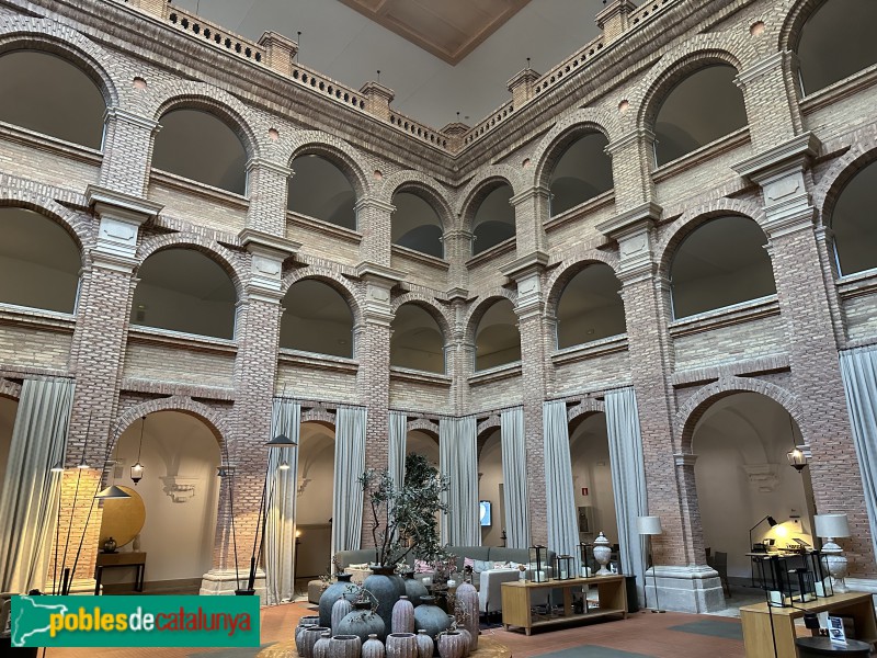 Lleida - Convent de Sant Domènec o del Roser. Claustre
