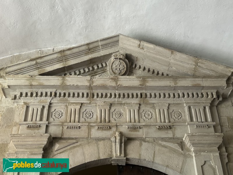 Lleida - Convent de Sant Domènec o del Roser. Porta de la capella