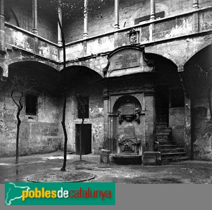 Lleida - Font de l'Hospital, dins del pati de l'Hospital de Santa Maria