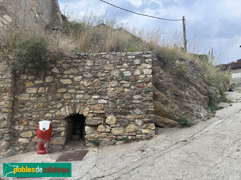 Montellà - Restes del castell de Montellà