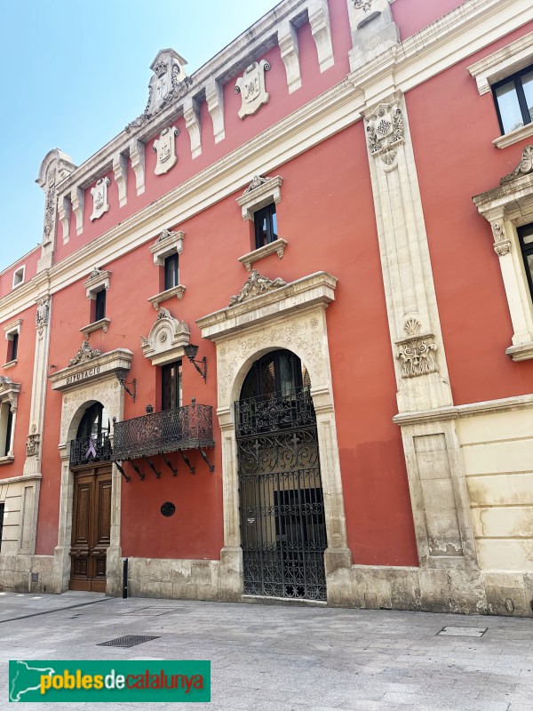Lleida - Palau de la Diputació. Façana carrer del Carme