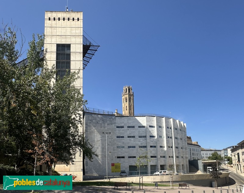Lleida - Edifici dels Jutjats i torre de telecomunicacions