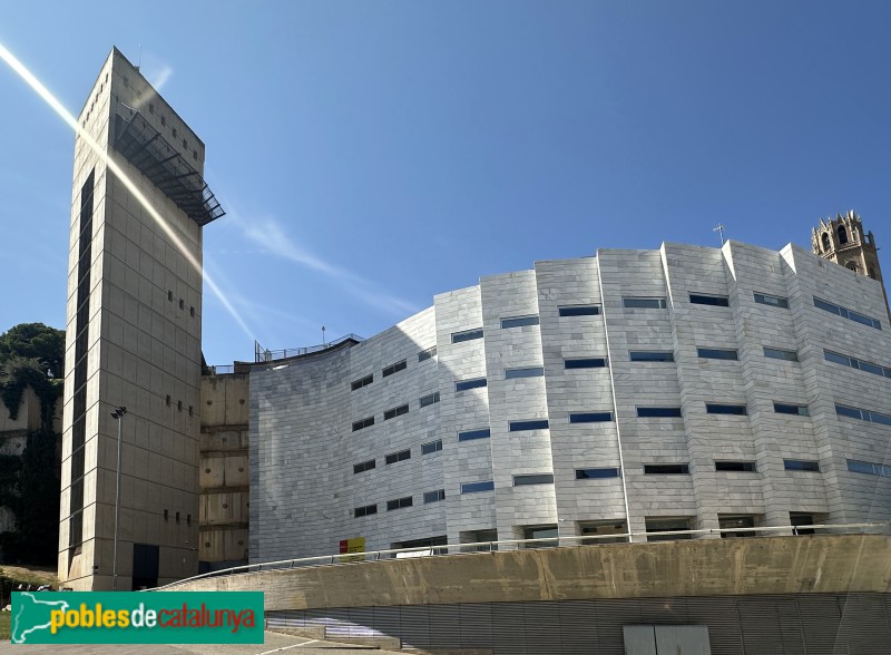 Lleida - Edifici dels Jutjats i torre de telecomunicacions
