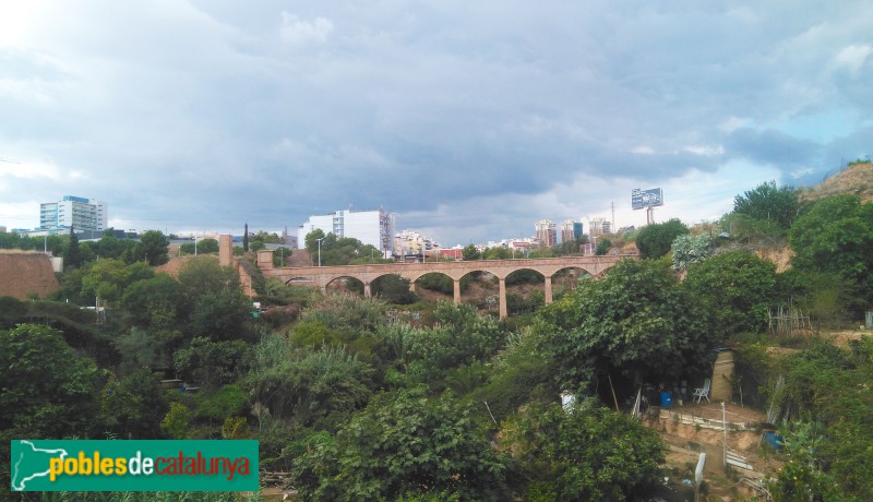 Esplugues de Llobregat - Aqüeducte del torrent de Can Clota. Tram occidental (Foto: Jordi Bort, 2017) Esplugues de Llobregat - Aqüeducte del torrent de Can Clota. Tram occidental