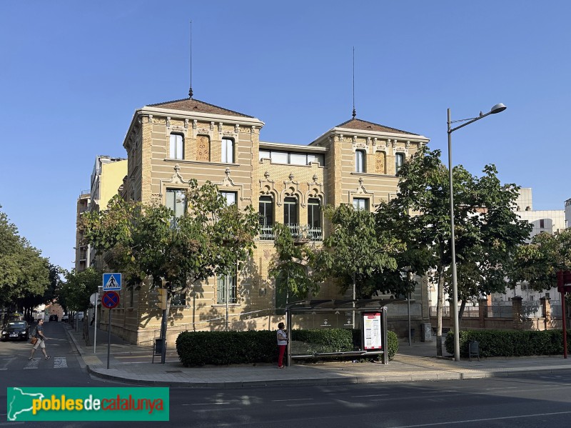 Lleida - Antiga escola de la Caixa d'Estalvis