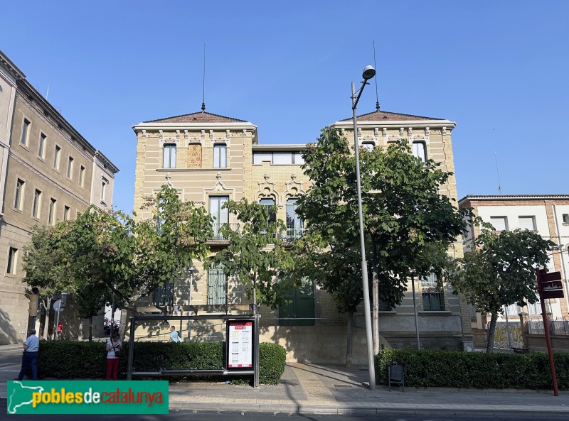 Lleida - Antiga escola de la Caixa d'Estalvis