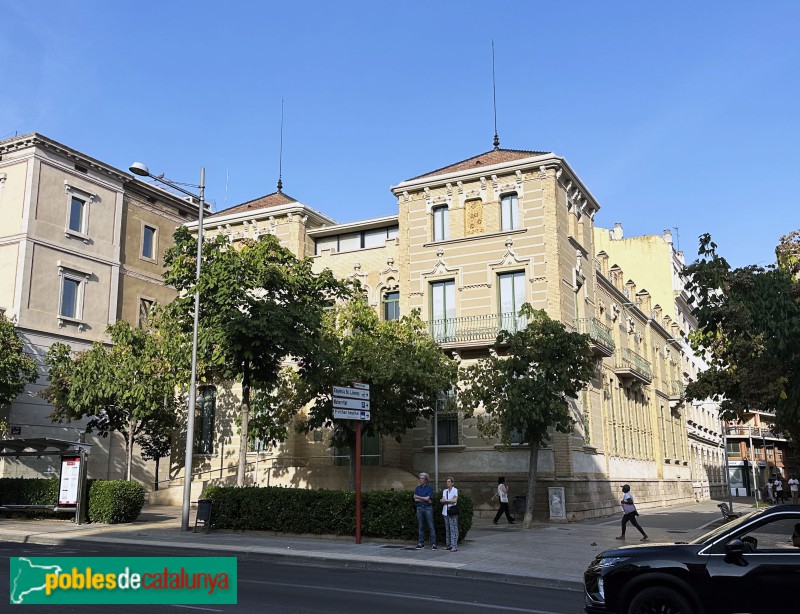 Lleida - Antiga escola de la Caixa d'Estalvis