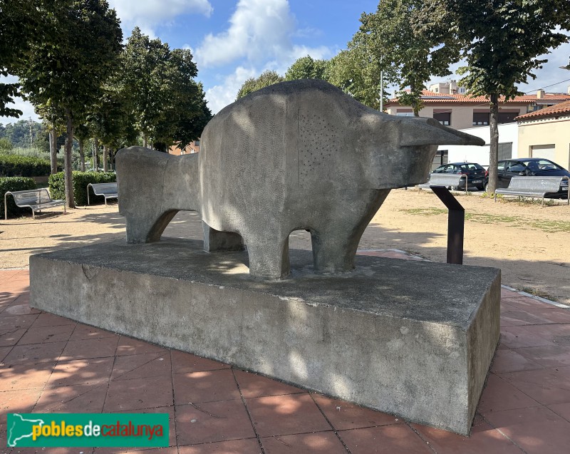 Sarrià de Ter - Escultura El Toro