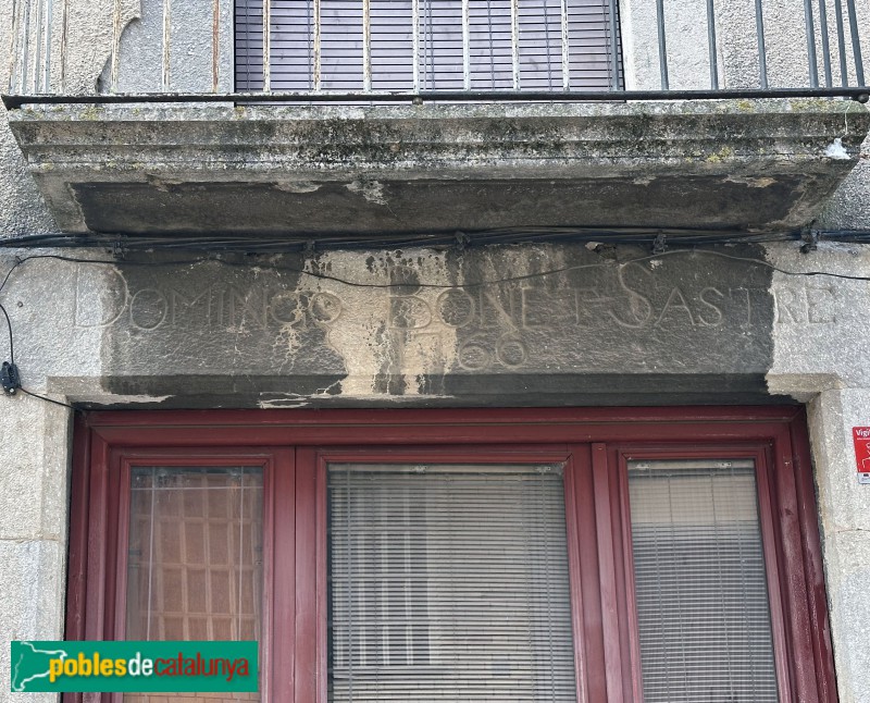 Sarrià de Ter - Llinda (1766, Domingo Bonet, sastre) (Foto: Albert Esteves, 2025) Sarrià de Ter - Llinda (1766, Domingo Bonet, sastre)