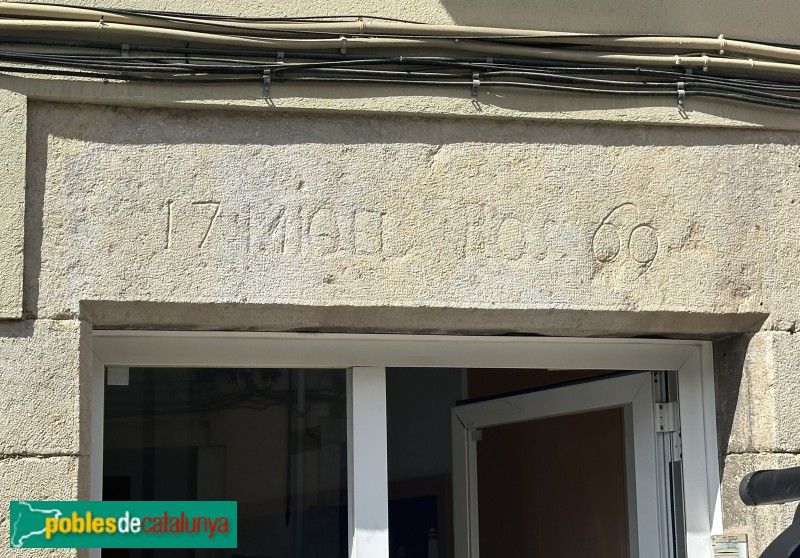 Sarrià de Ter - Llinda (1769, Miquel Ros) (Foto: Albert Esteves, 2025) Sarrià de Ter - Llinda (1769, Miquel Ros)