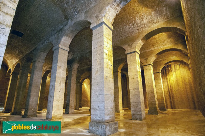 Lleida - Dipòsit del Pla de l'Aigua (Foto: <i>Ecogeo -calaix.gencat.cat-</i>, 2021) Lleida - Dipòsit del Pla de l'Aigua